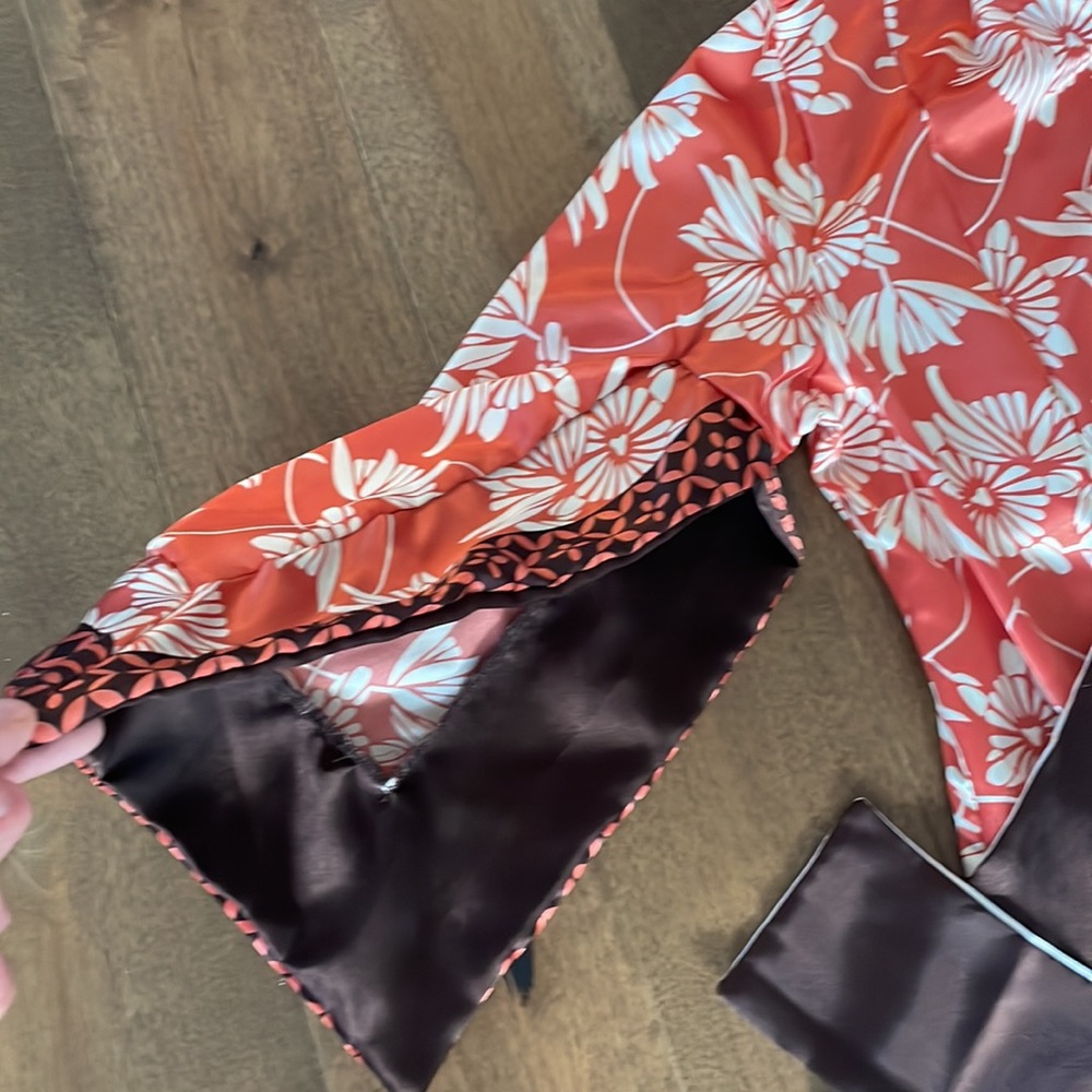 Silk-like robe - Picture 3 of 6